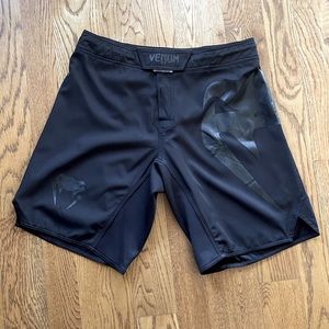 Venum Fightshorts. Men’s large. NWT.